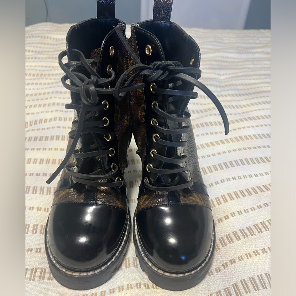 Authentic Louis Vuitton star trail ankle boots
